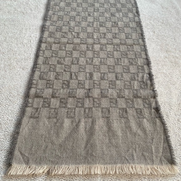 Preloved Used Authentic FENDI SCARF - Picture 4 of 16